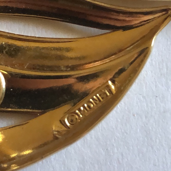 Monet Vintage Gold Tone Retro Boho Leaf Earrings - Picture 6 of 6